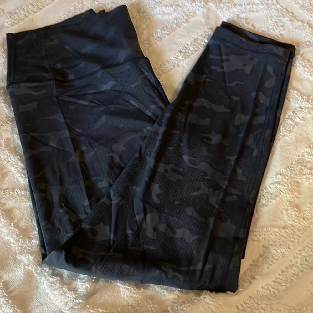 Zyia Active Women's Gray Battleship Camo Luxe Hi Rise Leggings NWOT.